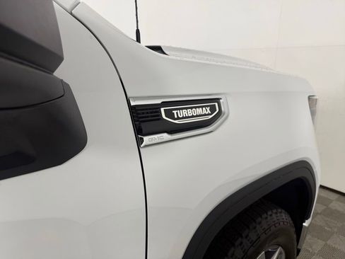 New 2026 GMC Sierra 1500 SLE image 29