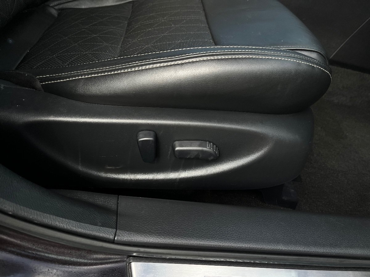 Used 2017 Nissan Maxima Platinum FWD image 40