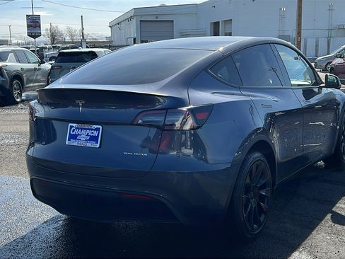 Used 2023 Tesla Model Y Long Range AWD/4WD image 5