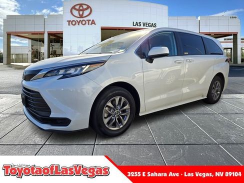 Certified 2023 Toyota Sienna LE image 1