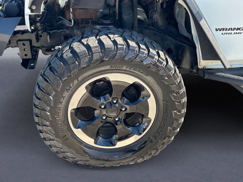 Used 2007 Jeep Wrangler Unlimited Rubicon w/ Dual Top Group AWD/4WD image 9