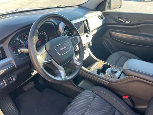 Used 2022 GMC Acadia SLE w/ Driver Convenience Package image 4