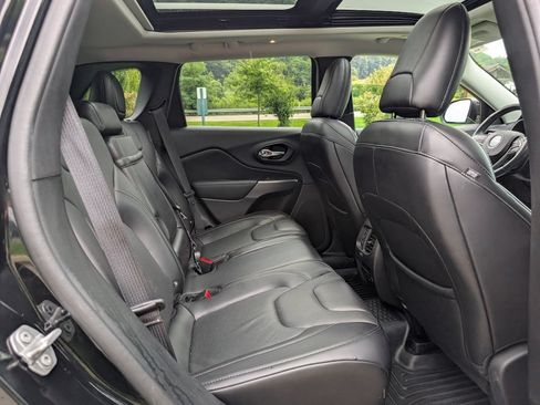 Used 2019 Jeep Cherokee Limited AWD/4WD image 40