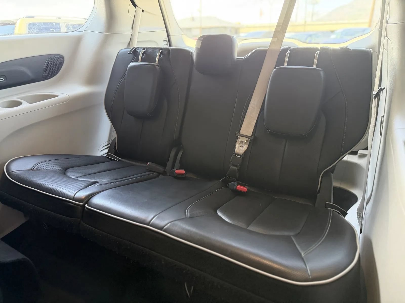 Used 2022 Chrysler Pacifica Limited FWD image 17