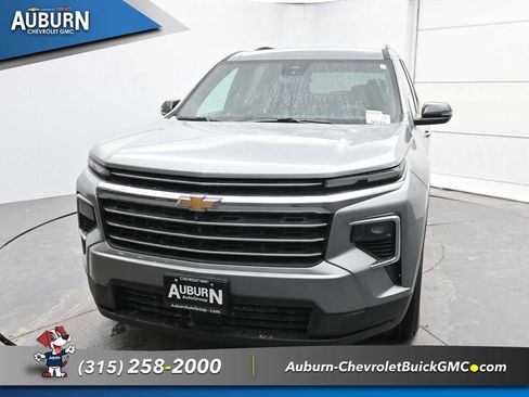 New 2026 Chevrolet Traverse LT image 3