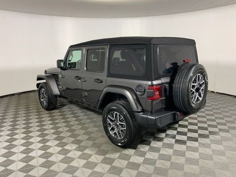 Used 2024 Jeep Wrangler Unlimited Sahara w/ Technology Group AWD/4WD image 12