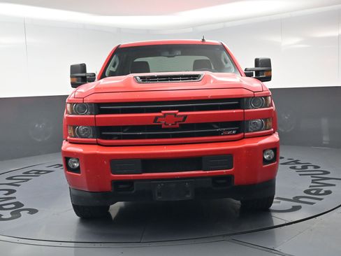 Used 2019 Chevrolet Silverado 2500 LT w/ LT Convenience Package image 5