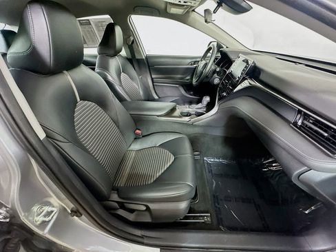Used 2022 Toyota Camry SE image 11