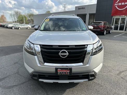Used 2024 Nissan Pathfinder SL w/ Lighting Package (N92) image 2