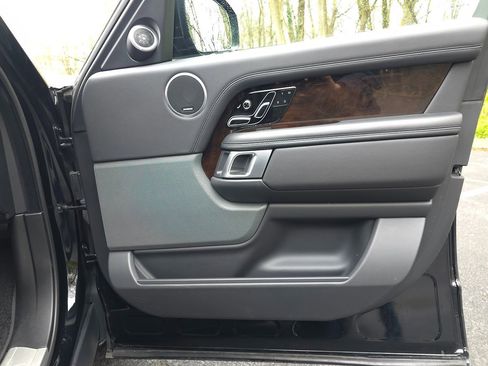 Used 2020 Land Rover Range Rover image 24