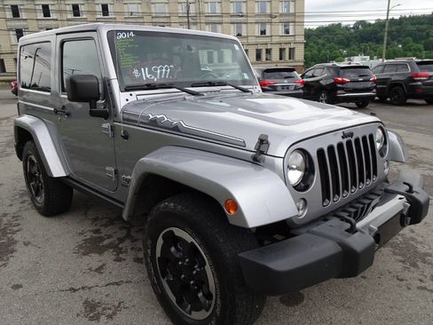 Used 2014 Jeep Wrangler Sahara AWD/4WD image 4