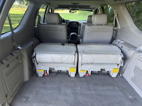 Used 2006 Toyota Sequoia Limited RWD image 9