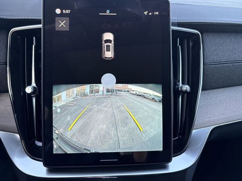 New 2026 Volvo XC90 B5 Core image 9