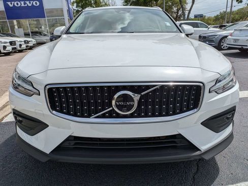 Used 2026 Volvo V60 B5 Cross Country Plus w/ Protection Package Premier image 9