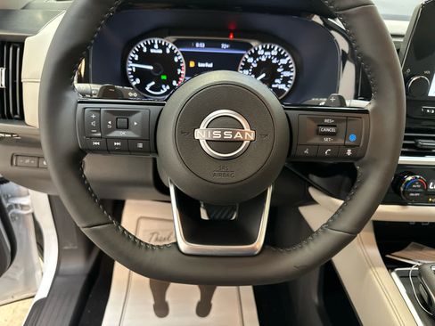 New 2025 Nissan Pathfinder SL image 13