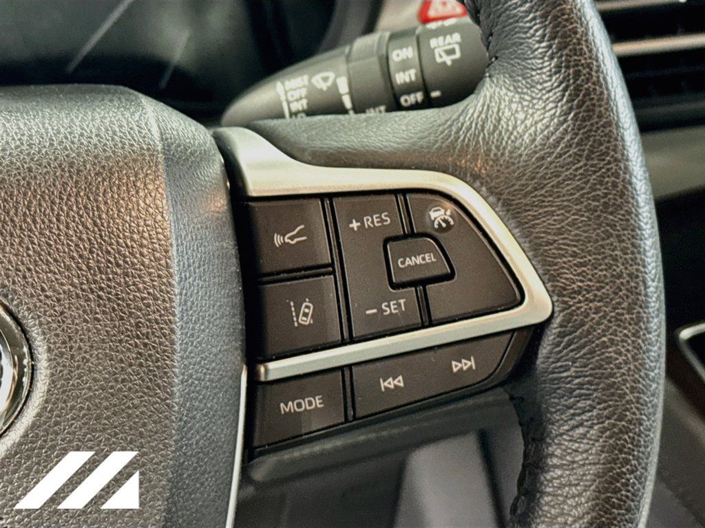 Used 2024 Toyota Sienna XLE AWD/4WD image 13