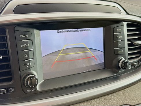 Used 2019 Kia Sorento LX image 22