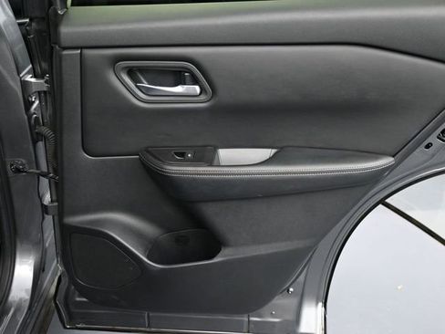 Used 2024 Nissan Rogue SV image 30