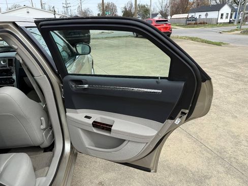 Used 2006 Chrysler 300 C RWD image 13
