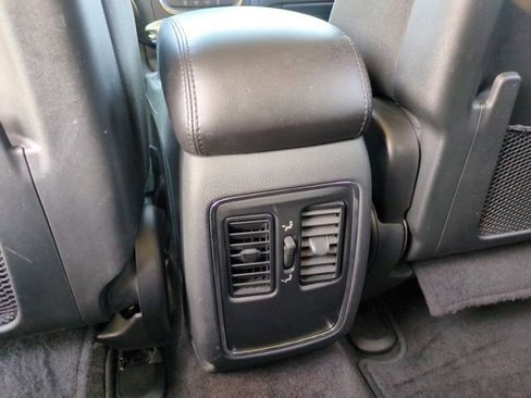 Used 2018 Dodge Durango SXT image 16