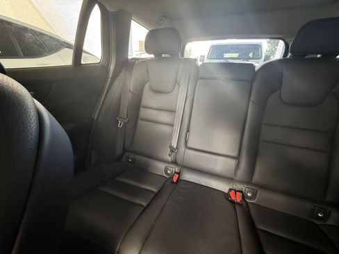 Used 2025 Volvo V60 B5 Cross Country Plus image 39