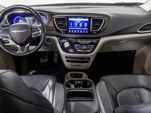 Used 2018 Chrysler Pacifica Touring-L image 25