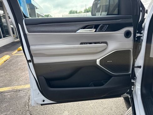 Used 2024 Jeep Wagoneer Series II w/ Flexible Seating Group RWD image 11