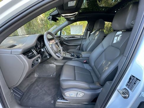 Used 2026 Porsche Macan AWD/4WD image 7
