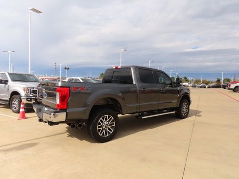 Used 2019 Ford F250 Lariat w/ Lariat Ultimate Package image 11