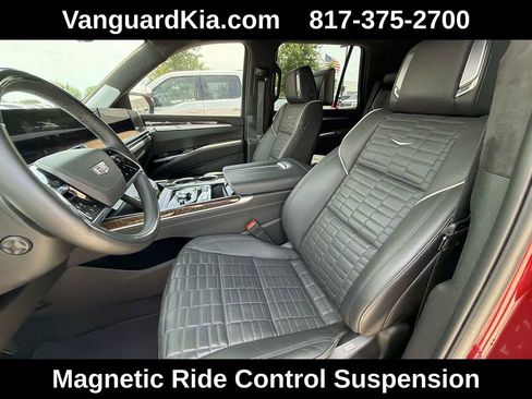 Used 2025 Cadillac Escalade Premium Luxury Platinum RWD image 15
