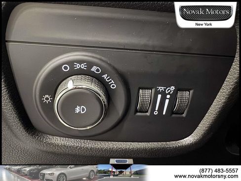 Used 2023 Jeep Grand Cherokee Limited AWD/4WD image 23
