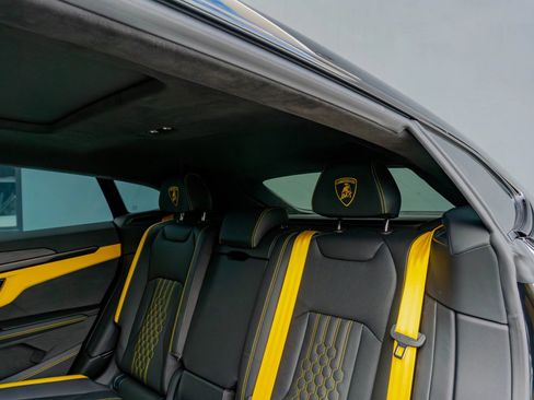 Used 2025 Lamborghini Urus SE image 13