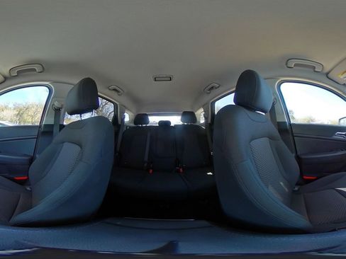 Used 2025 Kia Sportage LX image 37