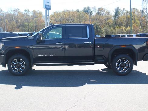 New 2025 GMC Sierra 3500 Denali Ultimate image 4