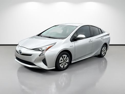 Used 2016 Toyota Prius Four FWD image 7