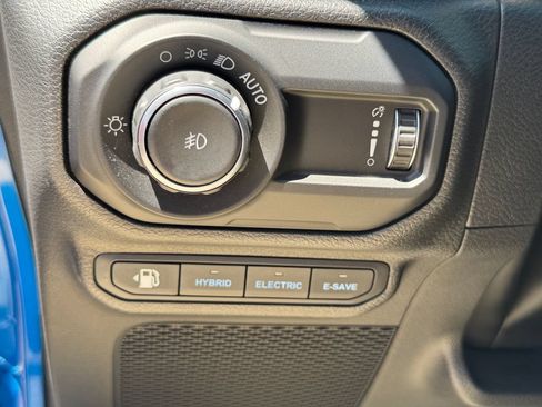 Used 2023 Jeep Wrangler Unlimited Sahara w/ Cold Weather Group AWD/4WD image 15