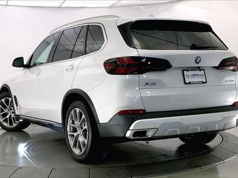 New 2026 BMW X5 xDrive50e w/ Climate Comfort Package image 2