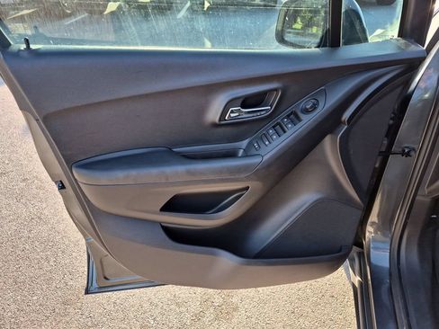 Used 2020 Chevrolet Trax LS w/ Tint and Cruise Package FWD image 19