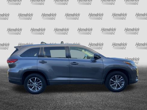 Used 2017 Toyota Highlander XLE image 10