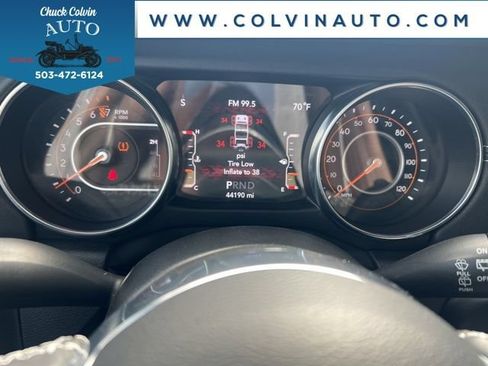 Used 2022 Jeep Wrangler Unlimited Sahara AWD/4WD image 19