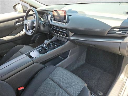 Used 2025 Nissan Rogue SV FWD image 25