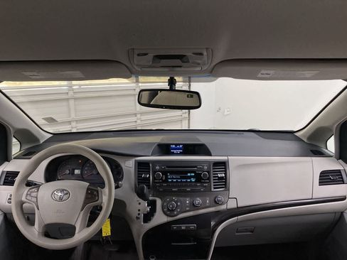 Used 2012 Toyota Sienna LE image 12