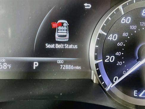 Used 2022 Toyota Highlander XLE AWD/4WD image 11