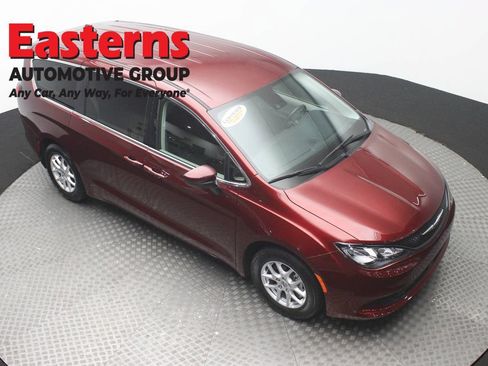 Used 2023 Chrysler Voyager LX FWD image 3