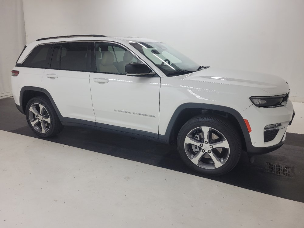 Used 2023 Jeep Grand Cherokee 4WD 4xe w/ Luxury Tech Group II image 11