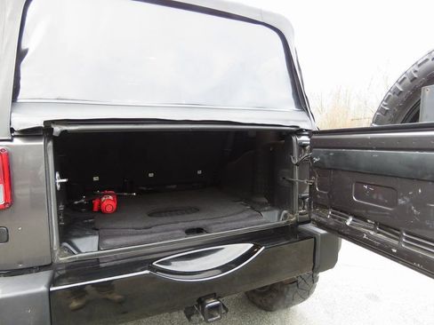 Used 2018 Jeep Wrangler Unlimited Sport image 17