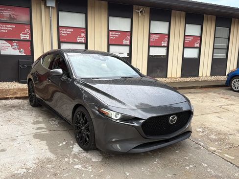 Used 2019 MAZDA MAZDA3 Hatchback w/ Premium Package FWD image 11