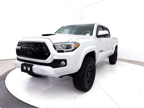 Used 2020 Toyota Tacoma TRD Sport w/ Technology Package AWD/4WD image 9