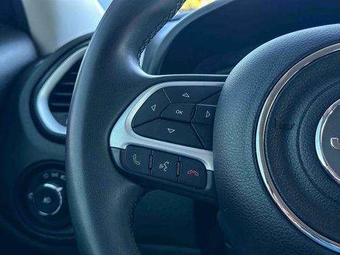 Used 2020 Jeep Renegade Latitude image 29