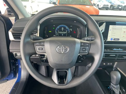 Used 2025 Toyota Camry LE image 27
